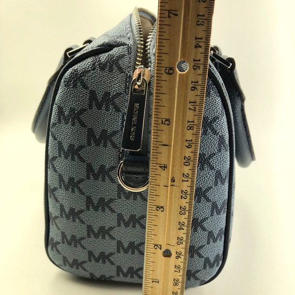 ✨BRAND NEW Michael Kors Small Duffle Purse✨ - Picture 7 of 7